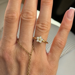 Daisy Kiss Ring - EVRYJEWELS