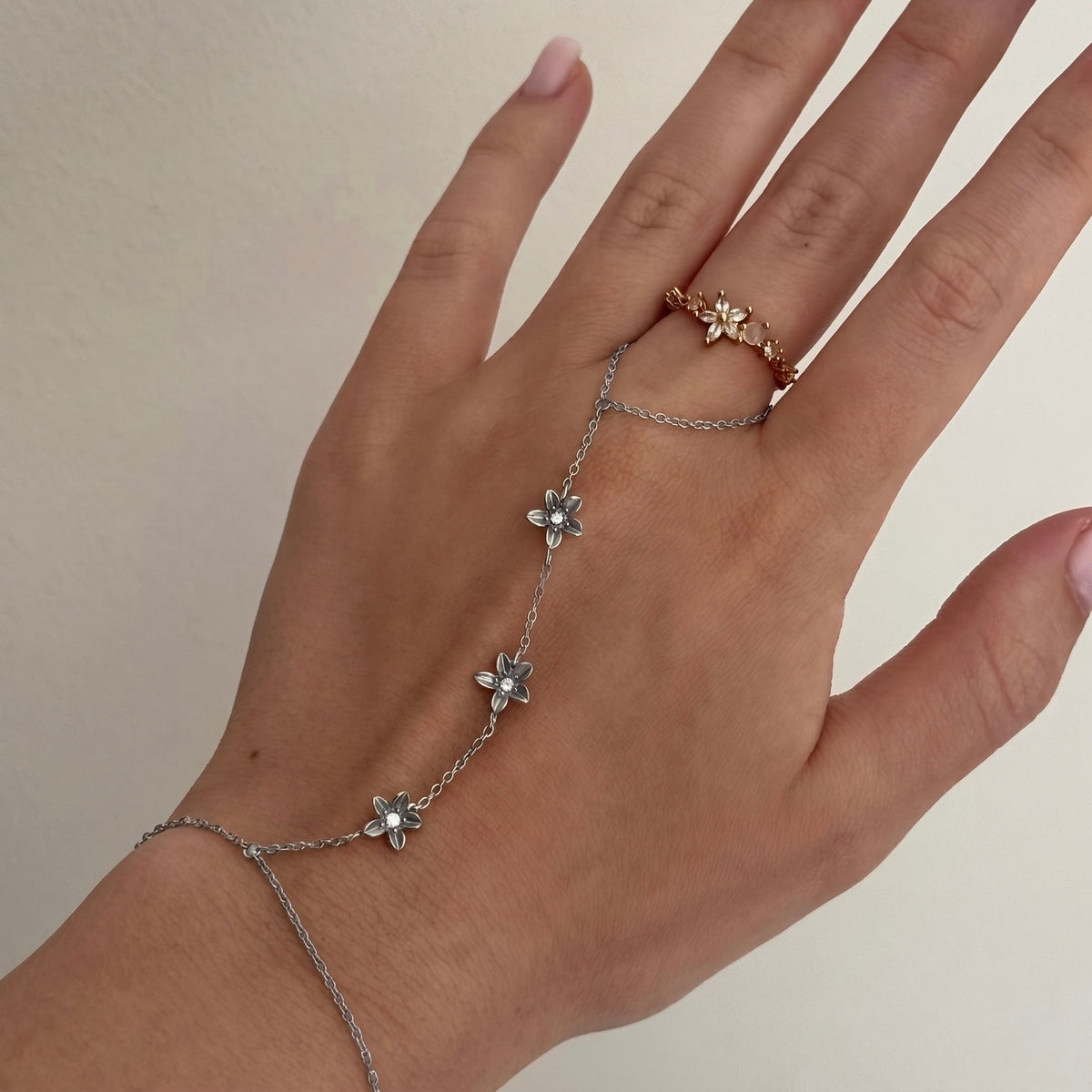 The Slide On Hand Chain Collection - EVRYJEWELS